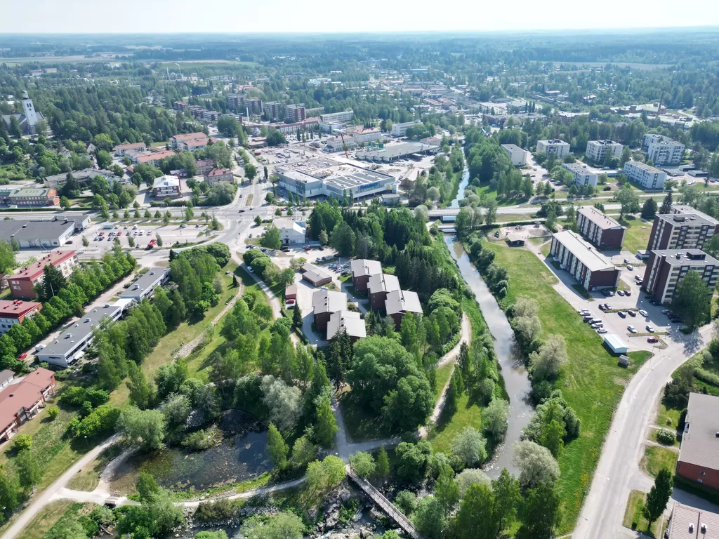 Orimattilan elinvoimajaosto sai maanantaina koosteen yrittäjiltä, lapsilta ja senioreilta saaduista keskustan kehittämistoiveista. Kaupunkilaisten osallistaminen keskustan kehittämiseen jatkuu viimeistään syksyllä.