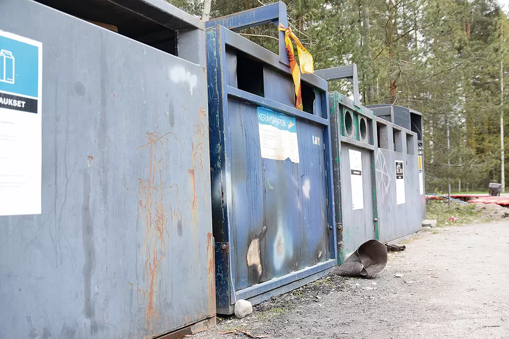 Orimattilan Kankaanmäen roska-astia joutui todennäköisen ilkivallan kohteeksi.