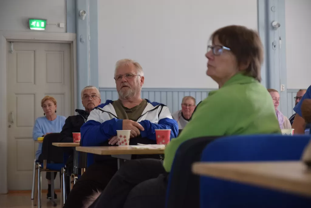 Markku Kylliäistä mietitytti aurinkopaneelien viemä tila maa-alueesta.