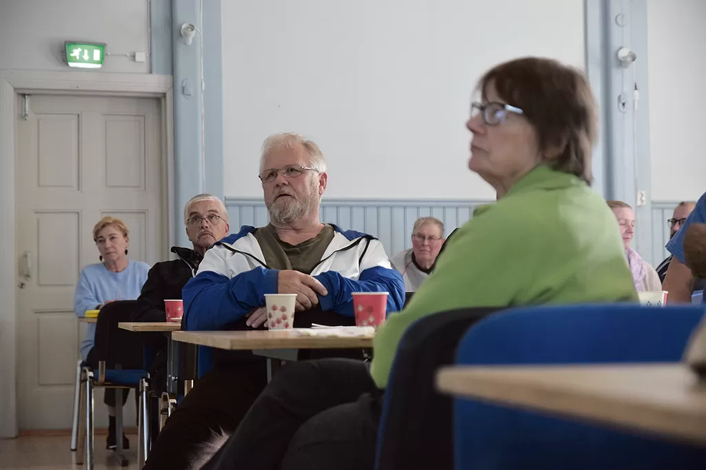 Markku Kylliäistä mietitytti aurinkopaneelien viemä tila maa-alueesta.